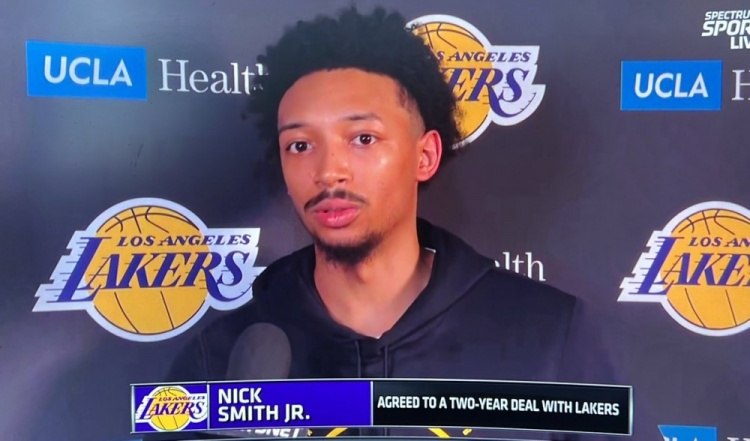湖人转正双向后卫小尼克·史密斯 签下两年正式合同