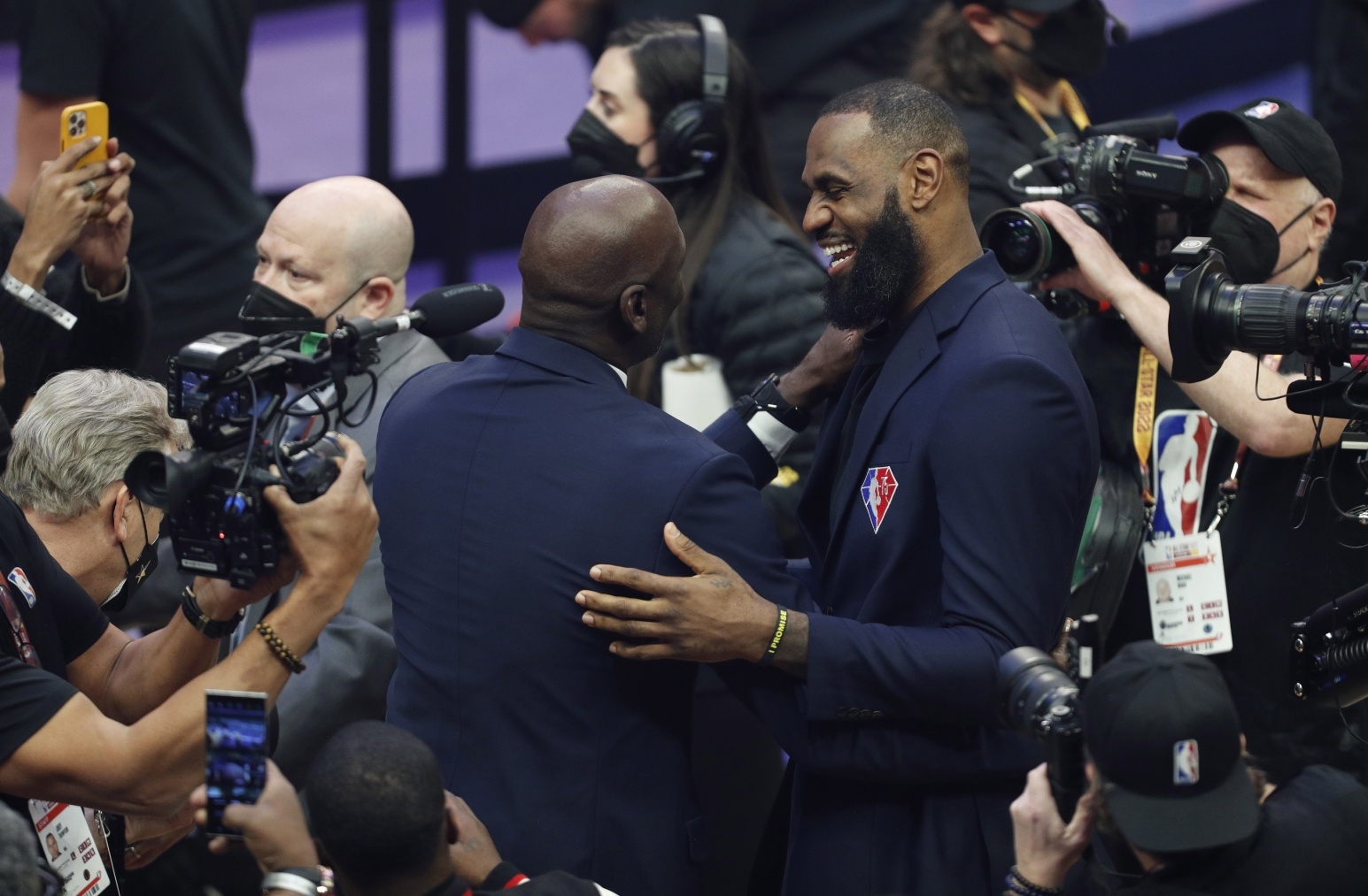 贝弗利再论GOAT 称詹姆斯若率湖人进西决即可与乔丹平起平坐