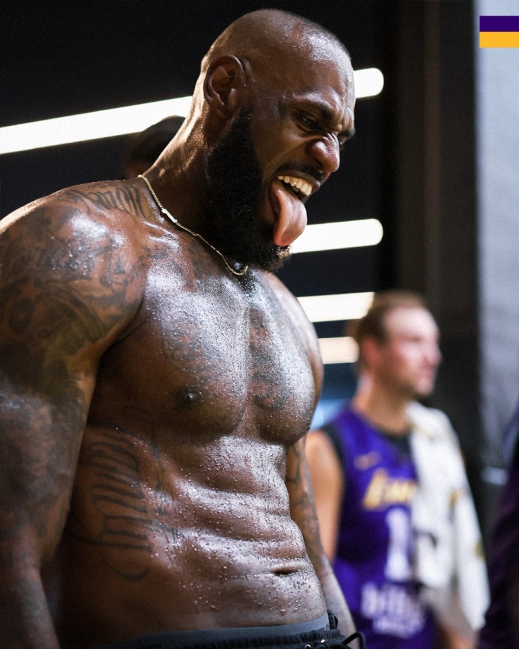 詹姆斯季后赛前加练 湖人官推配文累是心理作用