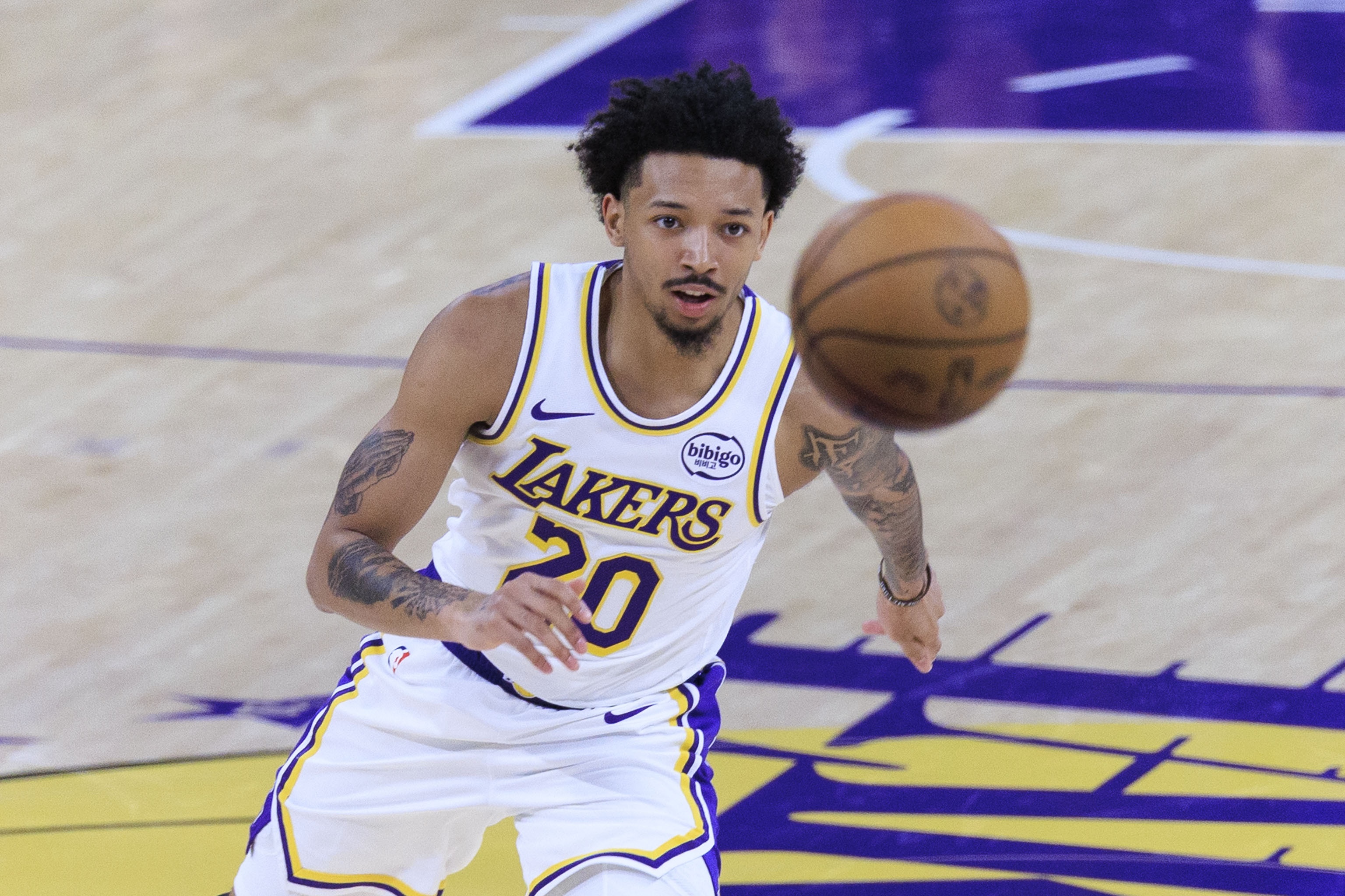 湖人双向后卫小尼克·史密斯获两年续约 球队官方祝贺其22岁生日