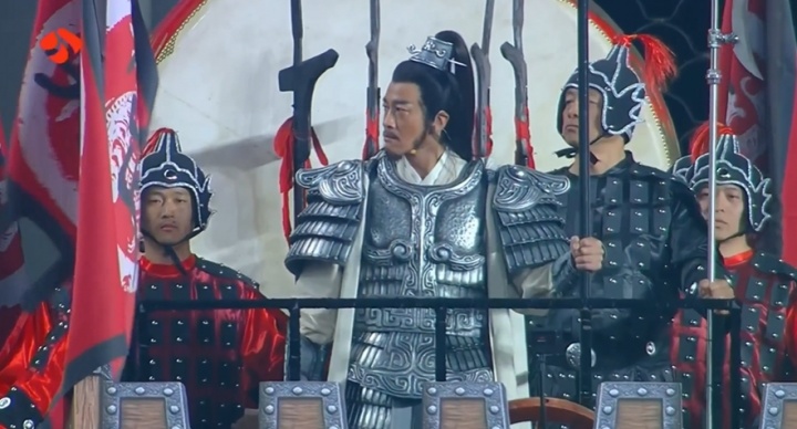 何润东战车助阵宿迁苏超开门红 回应未骑马：51岁若摔下是对项羽不敬