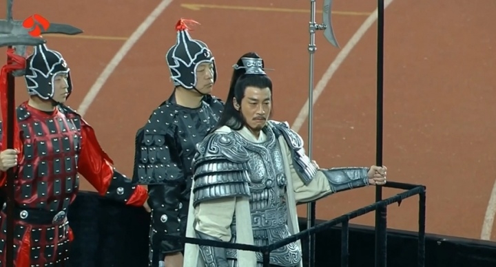 何润东战车助阵宿迁苏超开门红 回应未骑马：51岁若摔下是对项羽不敬