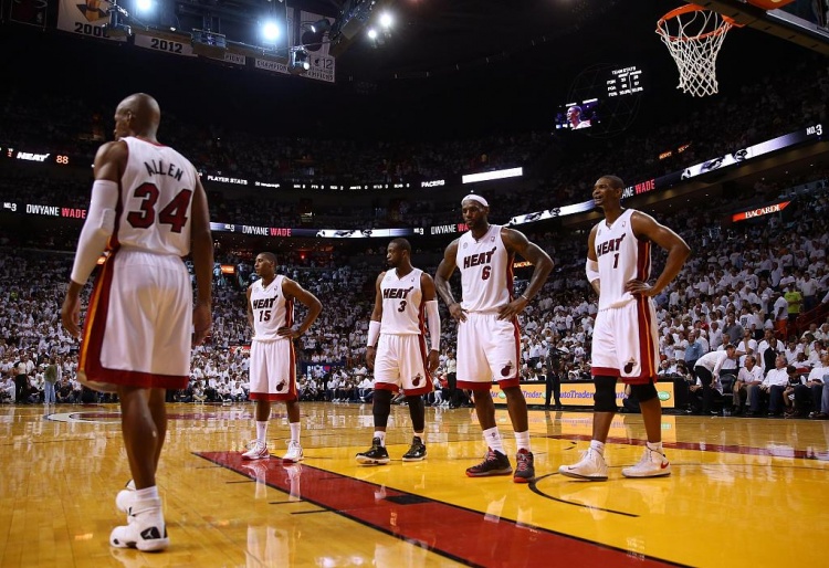 查尔莫斯曝热火更衣室铁腕 莱利曾令詹韦墙边罚站