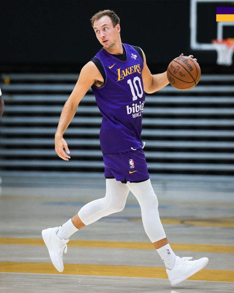 湖人备战火箭G2 官推发布训练图集