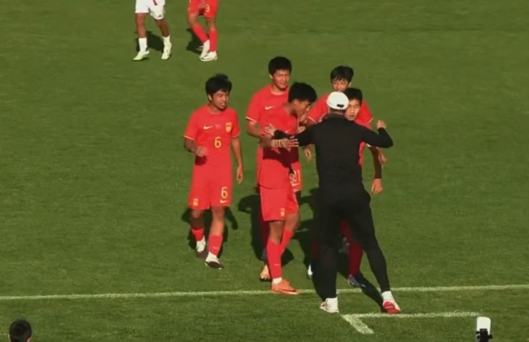 沙明2分钟闪击+一条龙,U15国足2-0意大利取小组首胜