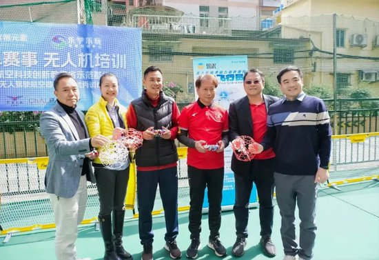 穗安街超趣味赛启动 周穗安骏文雅苑设工作室铺路社区足球生态 穗安街超趣味赛启动 周穗安骏文雅苑设工作室铺路社区足球生态