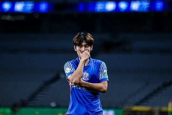 从0到1:申花19岁中场杨皓宇的跨越 从0到1:申花19岁中场杨皓宇的跨越